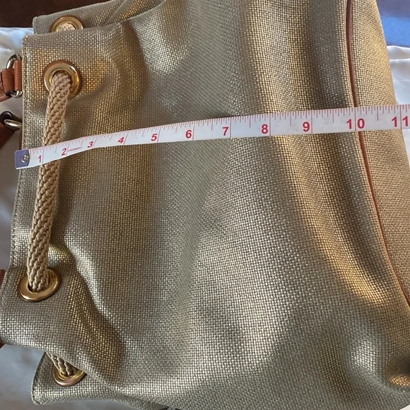 🦊 Micheal Kors large golden handbag. EUC. - Picture 6 of 13